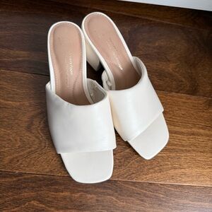 Time and Tru Off-White Women's Mules